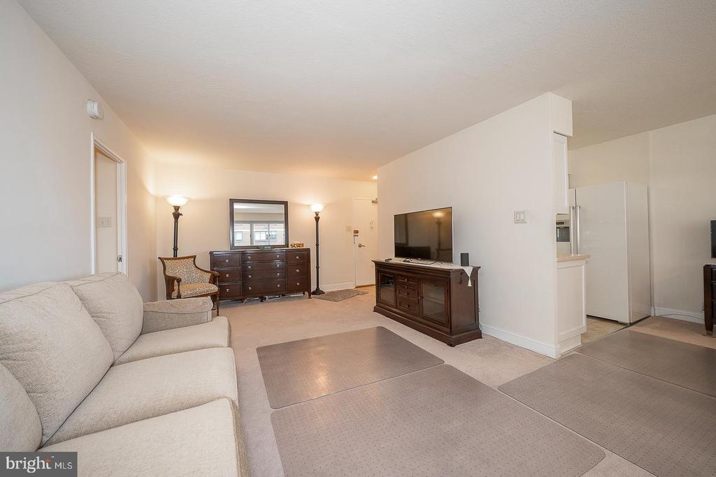 1900 JOHN F KENNEDY BOULEVARD Unit: 805-807