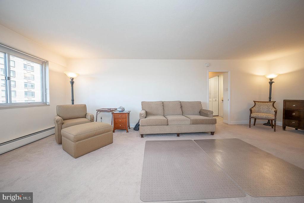 1900 JOHN F KENNEDY BOULEVARD Unit: 805-807