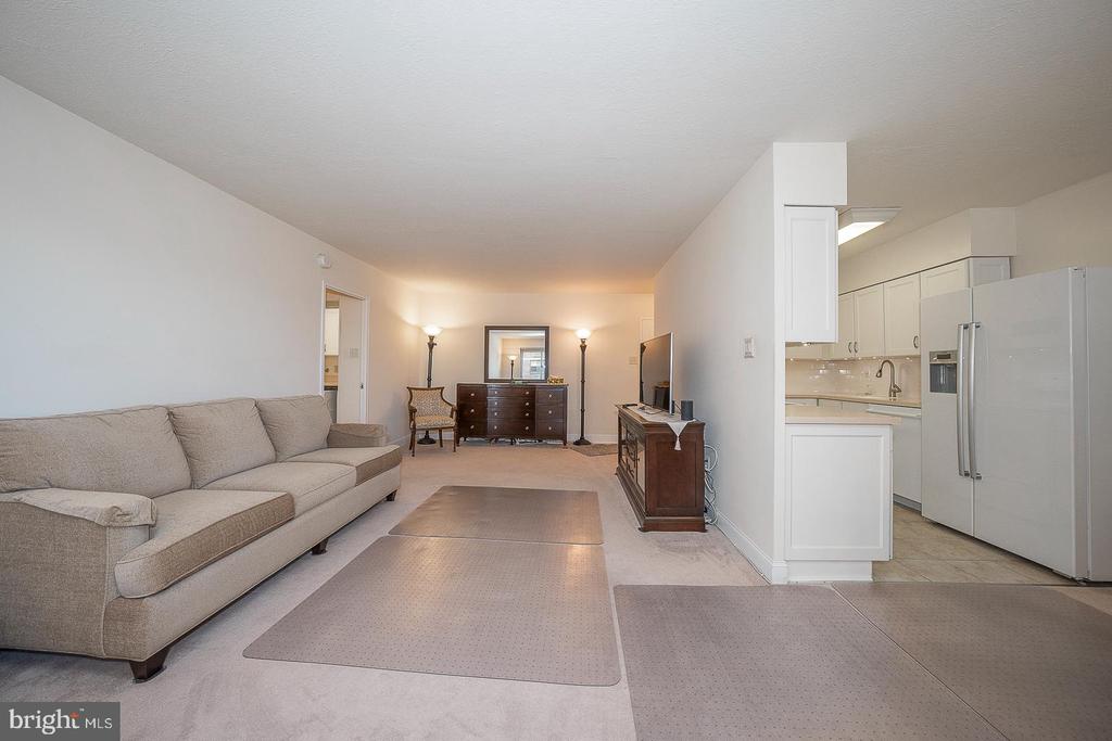 1900 JOHN F KENNEDY BOULEVARD Unit: 805-807