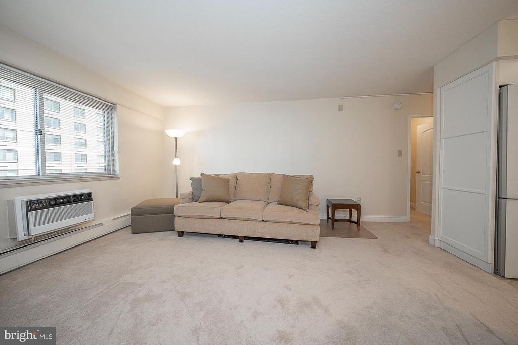 1900 JOHN F KENNEDY BOULEVARD Unit: 805-807