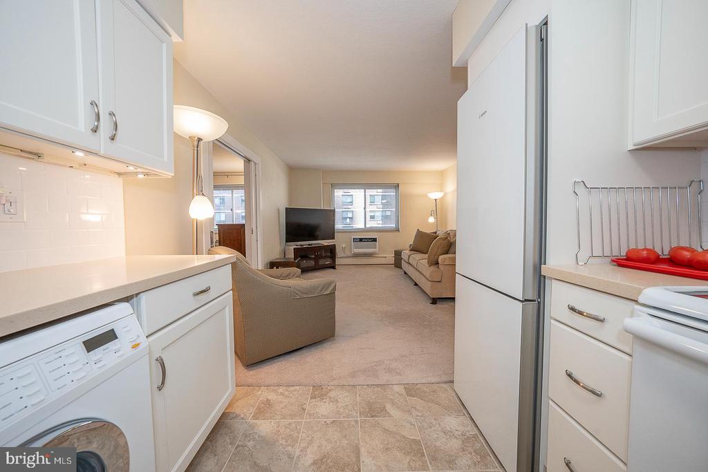 1900 JOHN F KENNEDY BOULEVARD Unit: 805-807