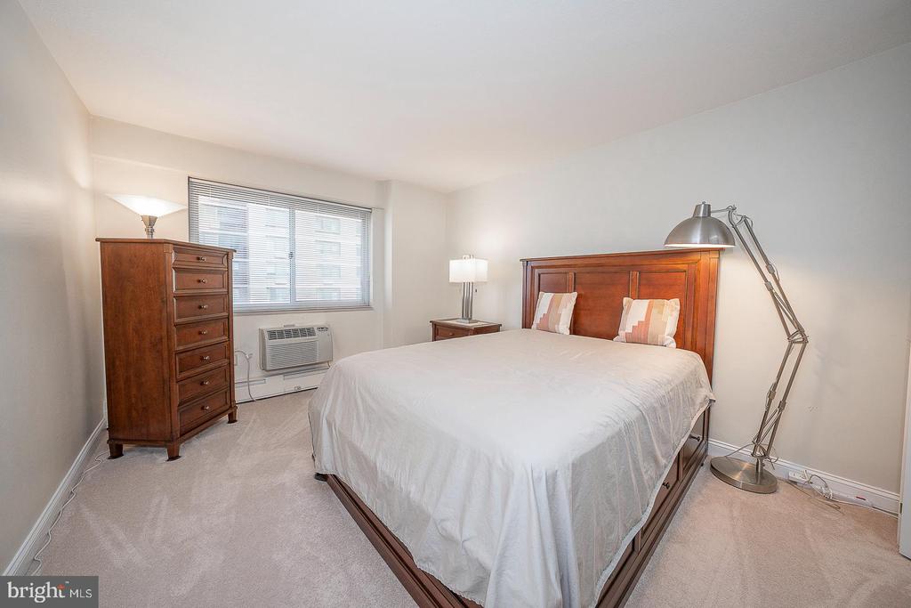 1900 JOHN F KENNEDY BOULEVARD Unit: 805-807