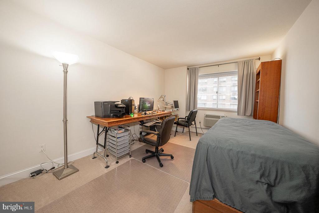 1900 JOHN F KENNEDY BOULEVARD Unit: 805-807
