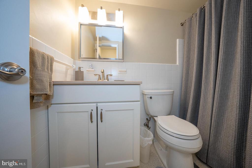 1900 JOHN F KENNEDY BOULEVARD Unit: 805-807