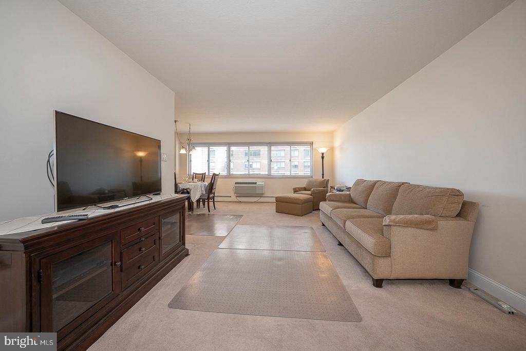 1900 JOHN F KENNEDY BOULEVARD Unit: 805-807