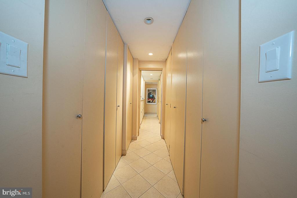1919 CHESTNUT STREET Unit: 2810-12