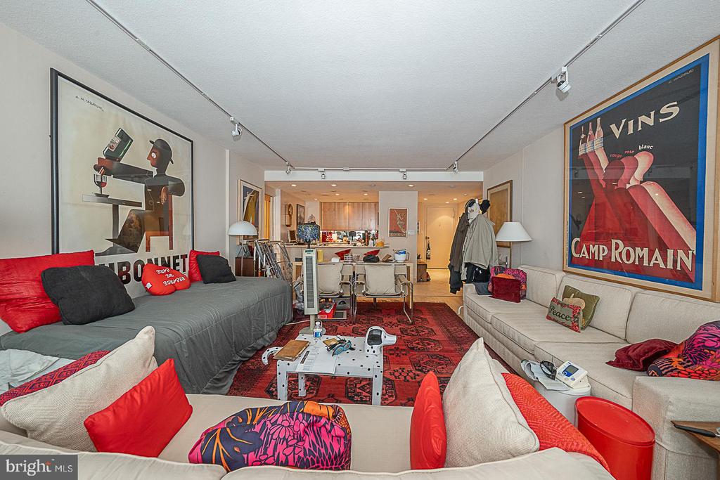 1919 CHESTNUT STREET Unit: 2810-12