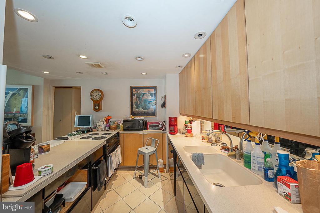 1919 CHESTNUT STREET Unit: 2810-12