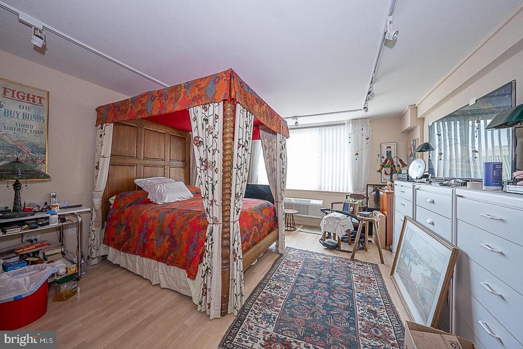 1919 CHESTNUT STREET Unit: 2810-12