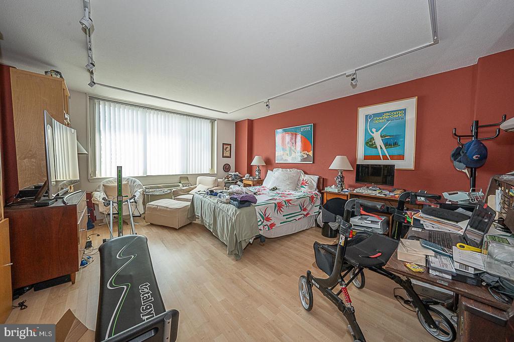 1919 CHESTNUT STREET Unit: 2810-12