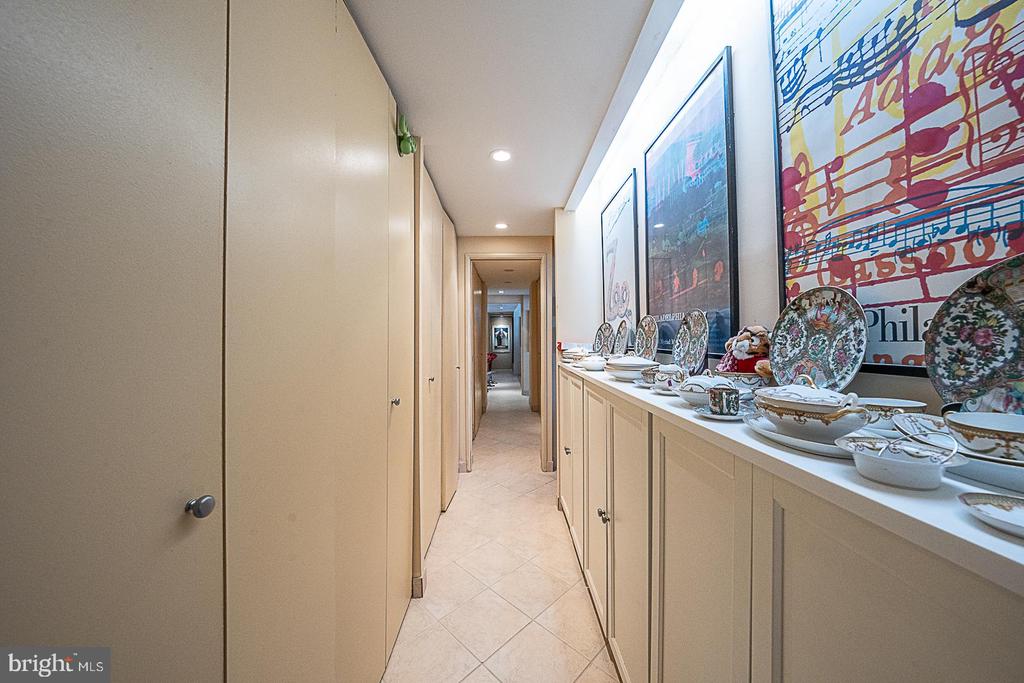 1919 CHESTNUT STREET Unit: 2810-12