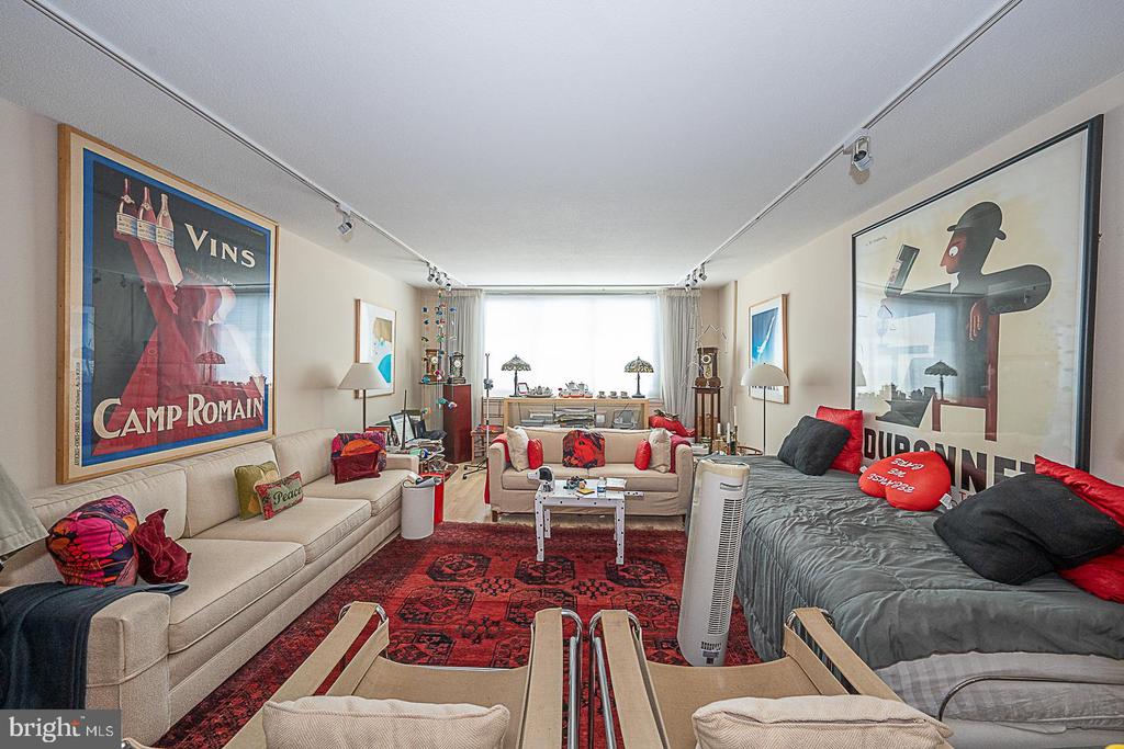 1919 CHESTNUT STREET Unit: 2810-12