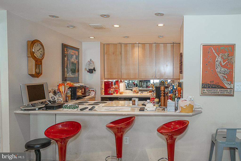 1919 CHESTNUT STREET Unit: 2810-12