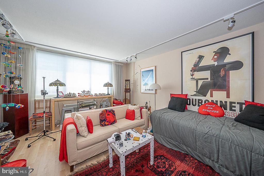 1919 CHESTNUT STREET Unit: 2810-12