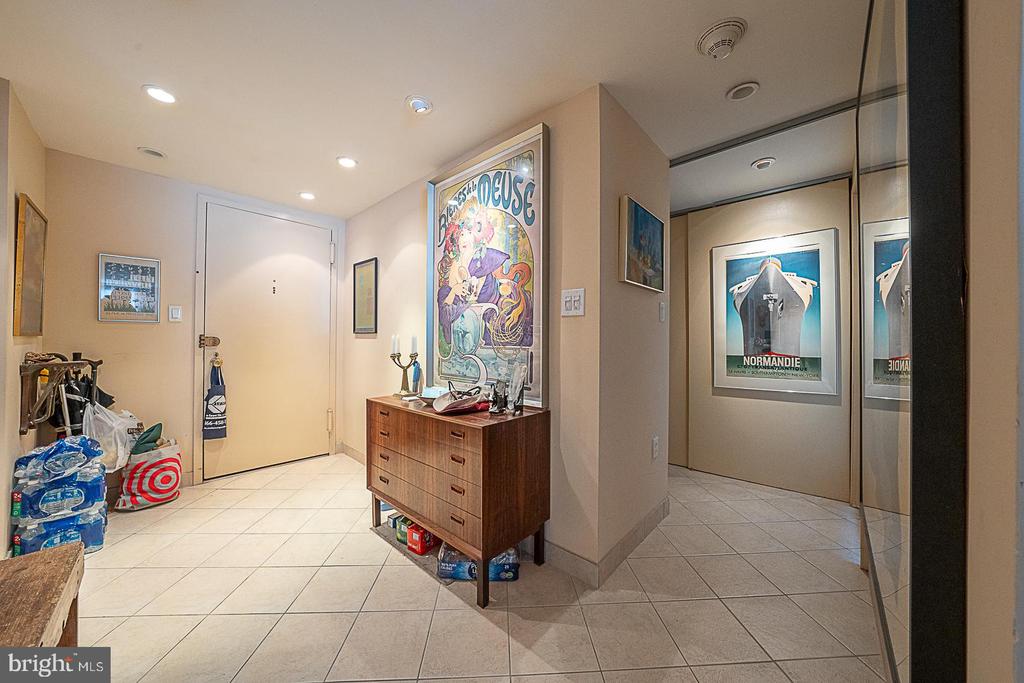 1919 CHESTNUT STREET Unit: 2810-12