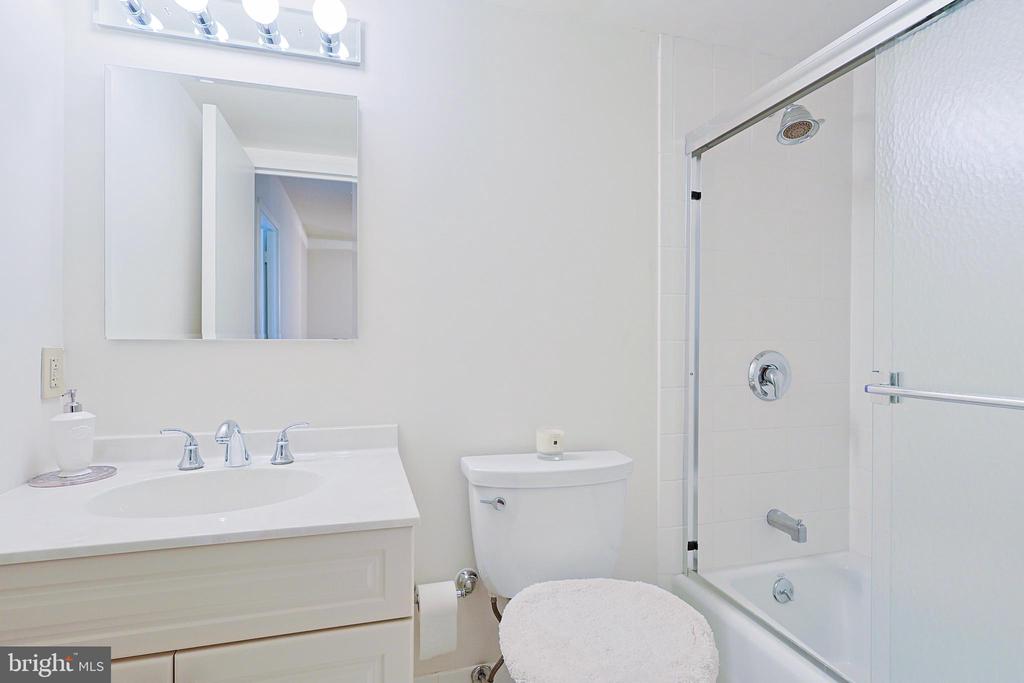 1901 JOHN F KENNEDY BOULEVARD Unit: 1907/08