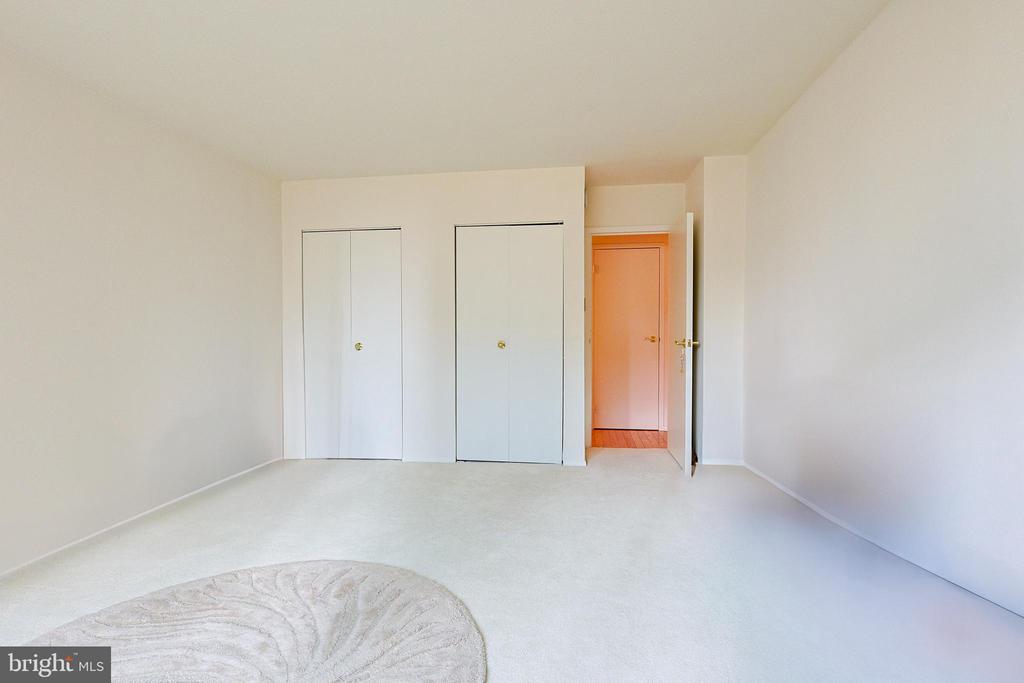 1901 JOHN F KENNEDY BOULEVARD Unit: 1907/08
