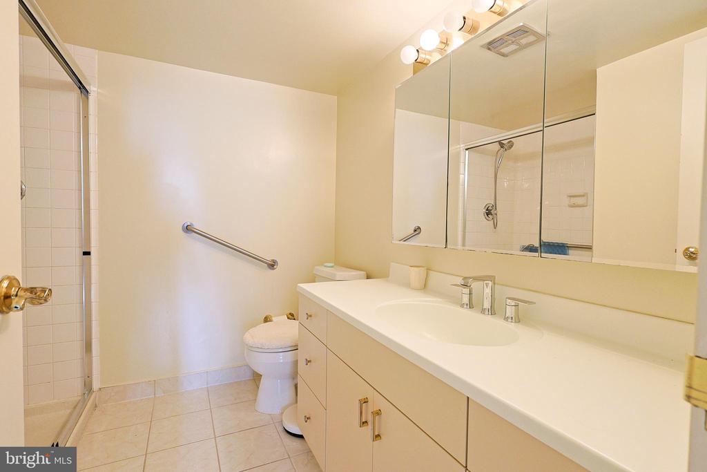 1901 JOHN F KENNEDY BOULEVARD Unit: 1907/08