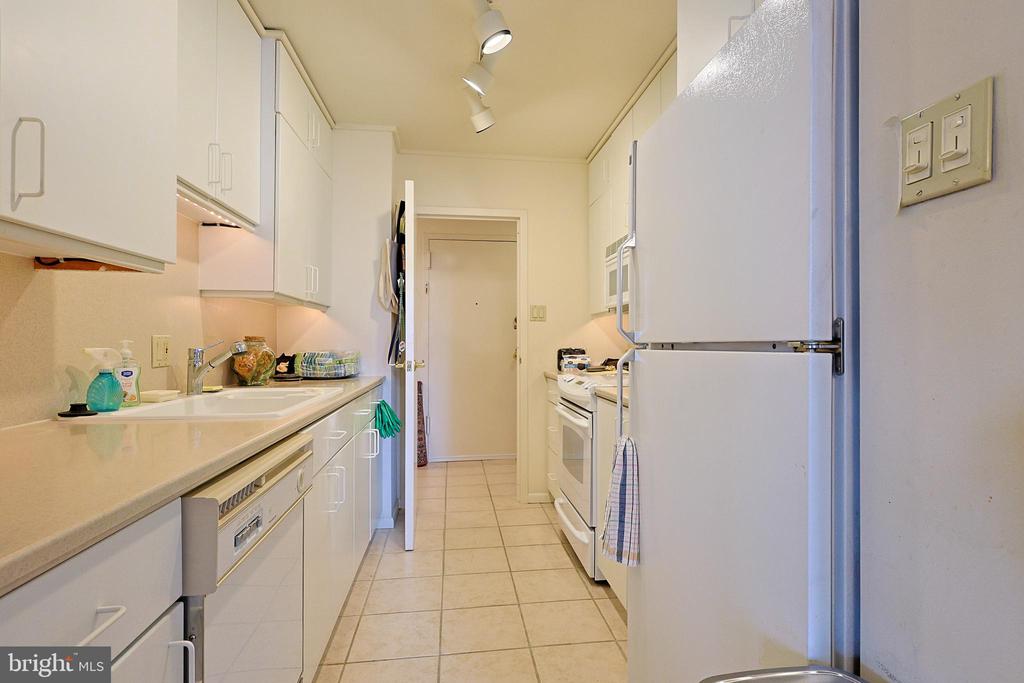 1901 JOHN F KENNEDY BOULEVARD Unit: 1907/08