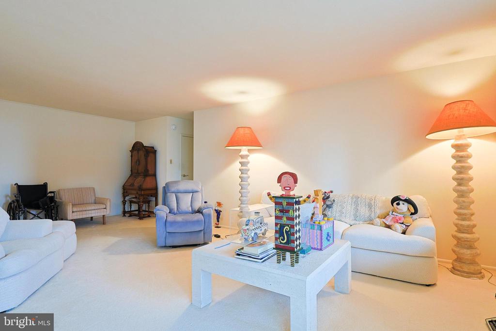 1901 JOHN F KENNEDY BOULEVARD Unit: 1907/08
