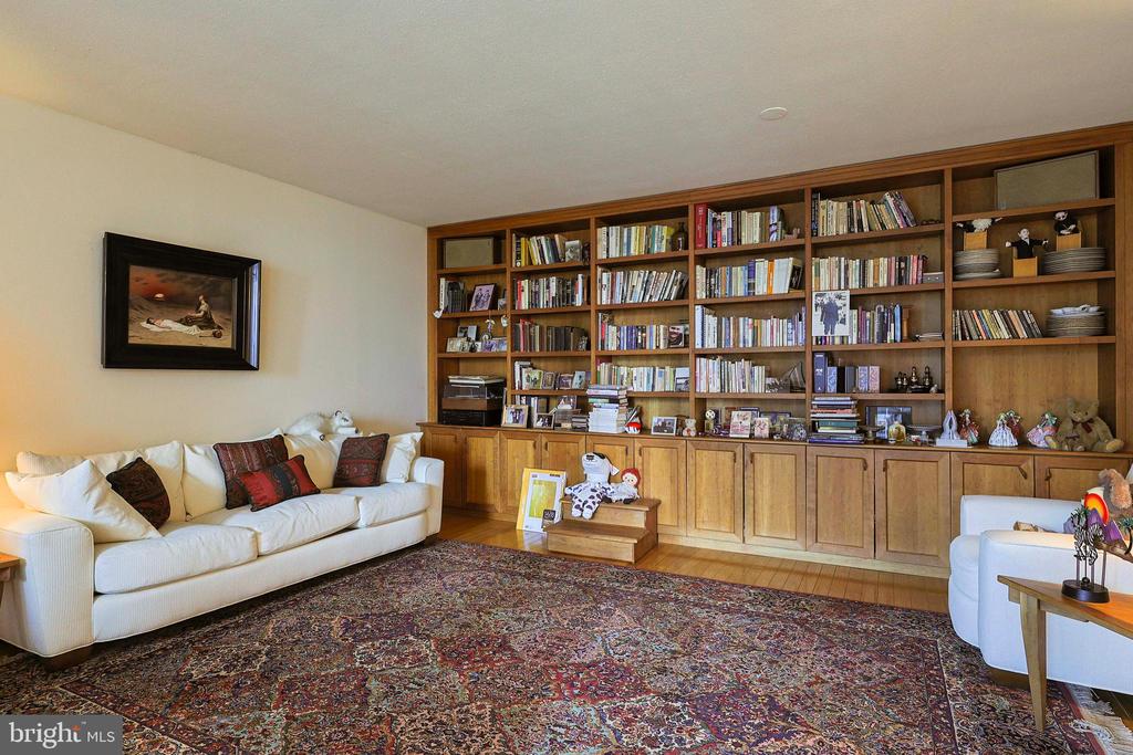 1901 JOHN F KENNEDY BOULEVARD Unit: 1907/08