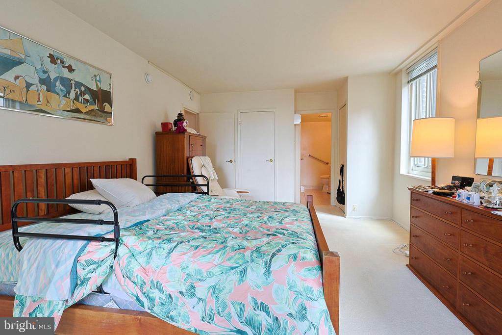1901 JOHN F KENNEDY BOULEVARD Unit: 1907/08