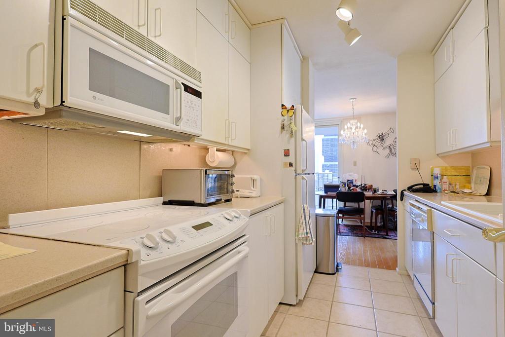 1901 JOHN F KENNEDY BOULEVARD Unit: 1907/08