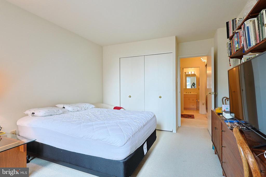 1901 JOHN F KENNEDY BOULEVARD Unit: 1907/08