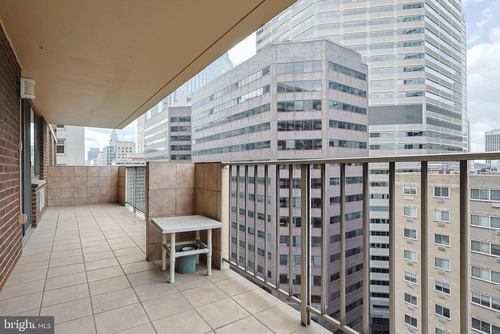 1901 JOHN F KENNEDY BOULEVARD Unit: 1907/08