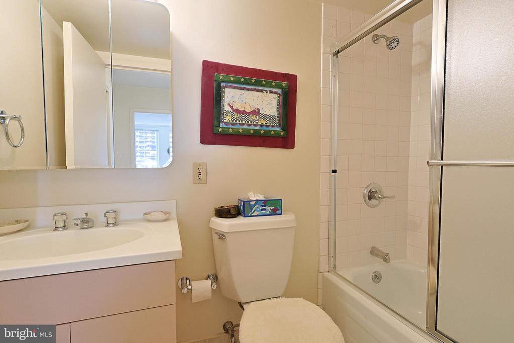 1901 JOHN F KENNEDY BOULEVARD Unit: 1907/08