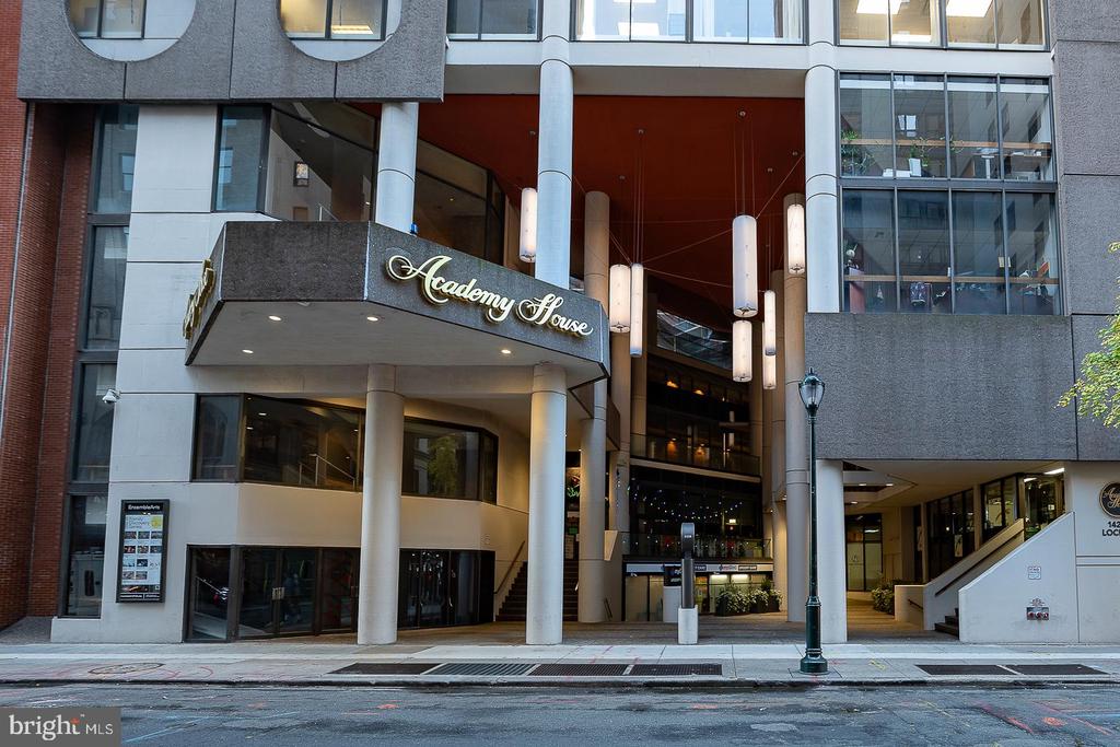 1420 LOCUST STREET Unit: 6N