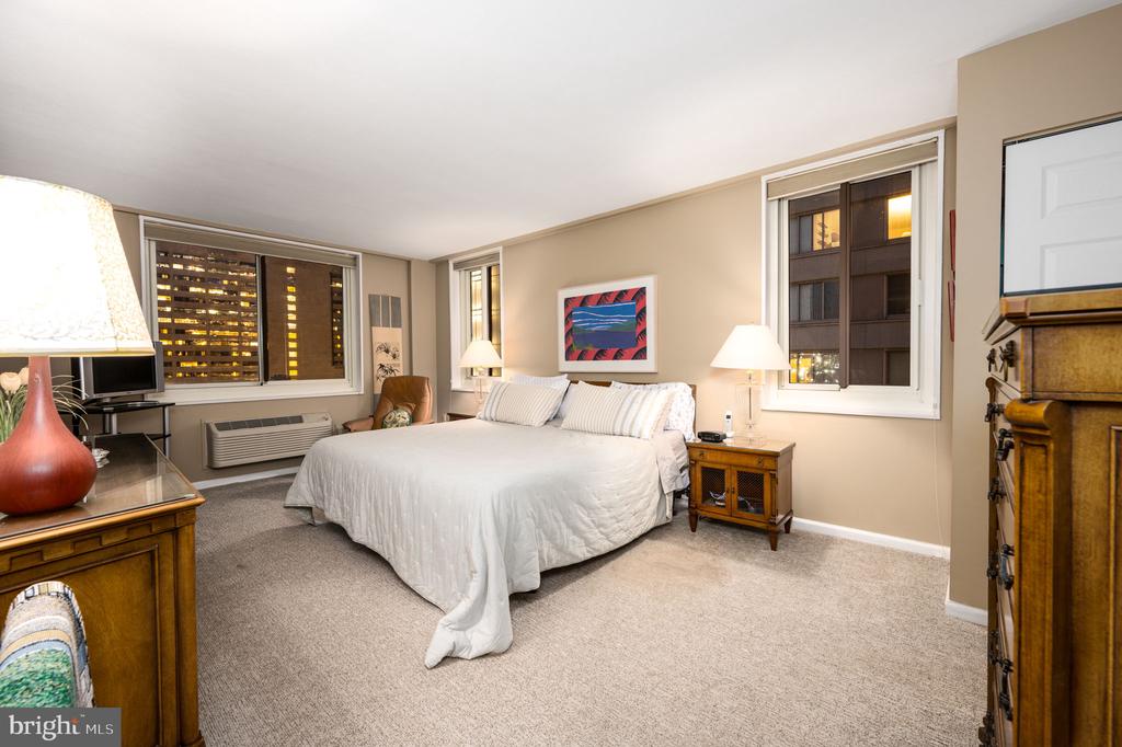 1901 JOHN F KENNEDY BOULEVARD Unit: 2505-06