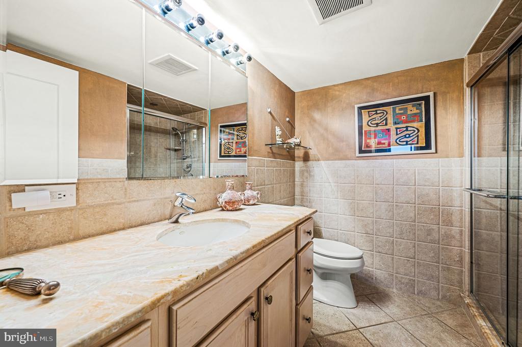 1901 JOHN F KENNEDY BOULEVARD Unit: 2505-06