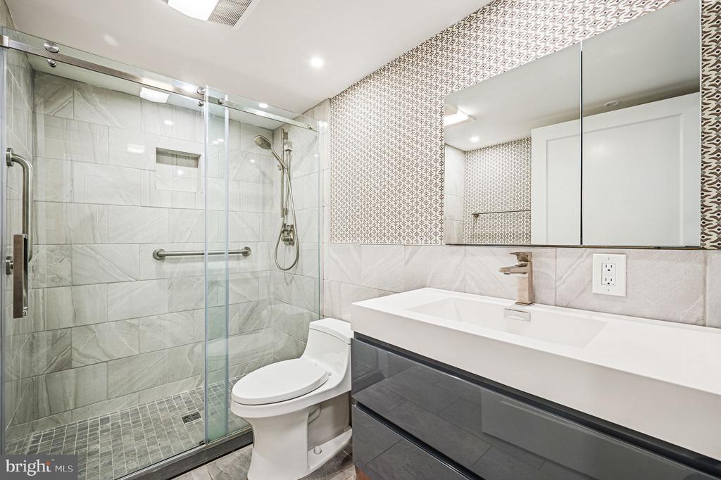 1901 JOHN F KENNEDY BOULEVARD Unit: 2505-06