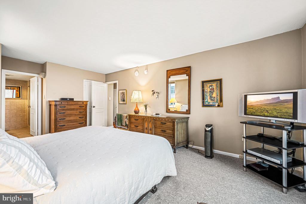 1901 JOHN F KENNEDY BOULEVARD Unit: 2505-06