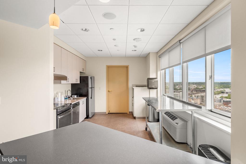 1901 JOHN F KENNEDY BOULEVARD Unit: 2505-06