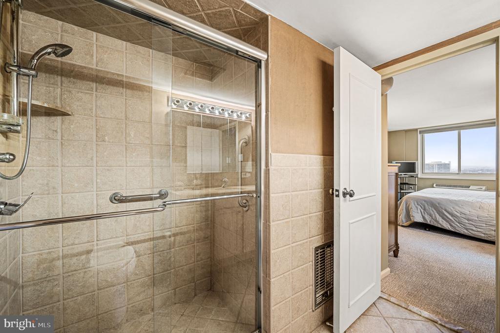 1901 JOHN F KENNEDY BOULEVARD Unit: 2505-06