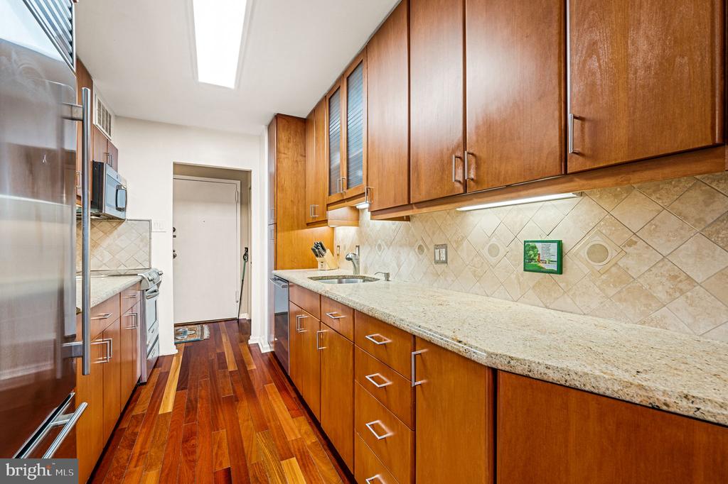 1901 JOHN F KENNEDY BOULEVARD Unit: 2505-06