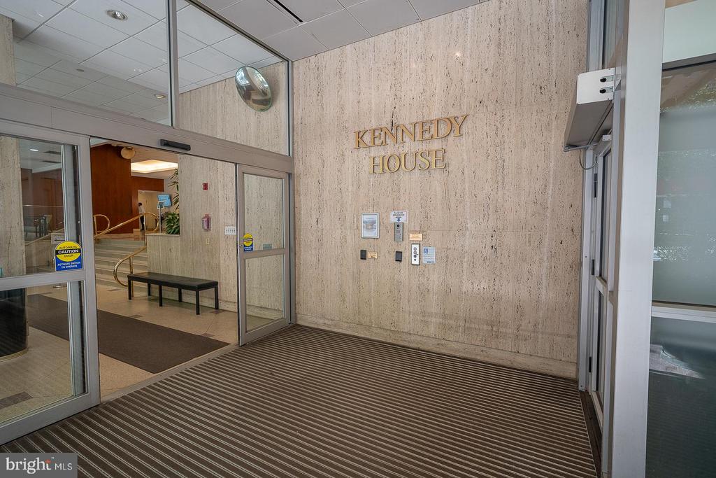 1901 JOHN F KENNEDY BOULEVARD 2305