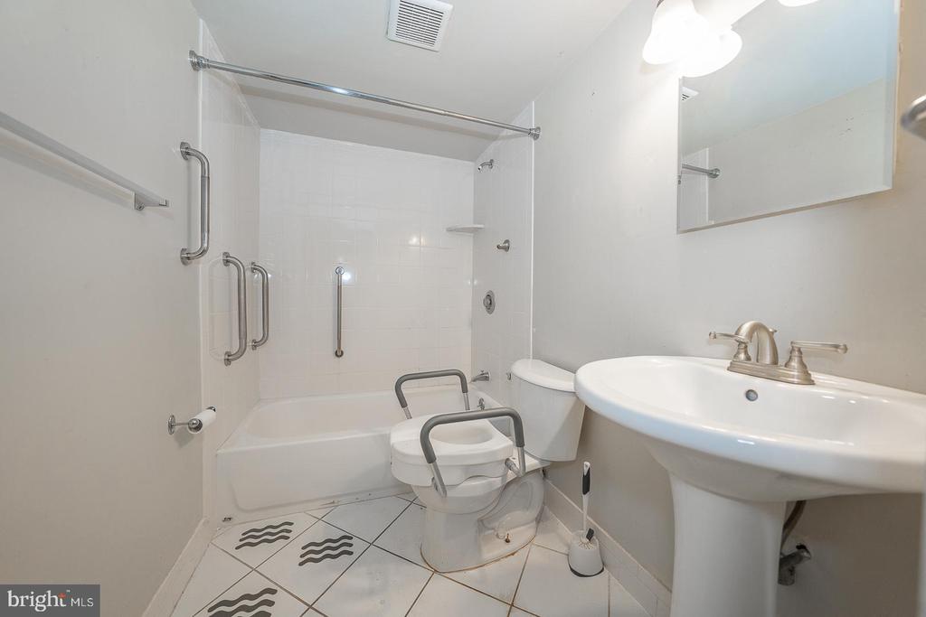 1901 JOHN F KENNEDY BOULEVARD 2305