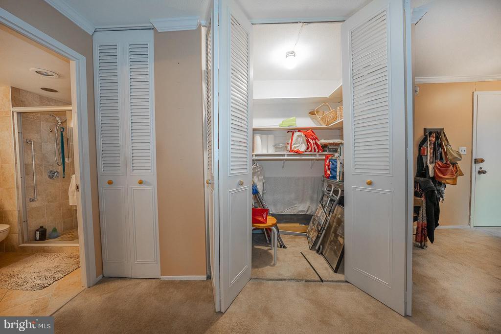 1919 CHESTNUT STREET Unit: 2203
