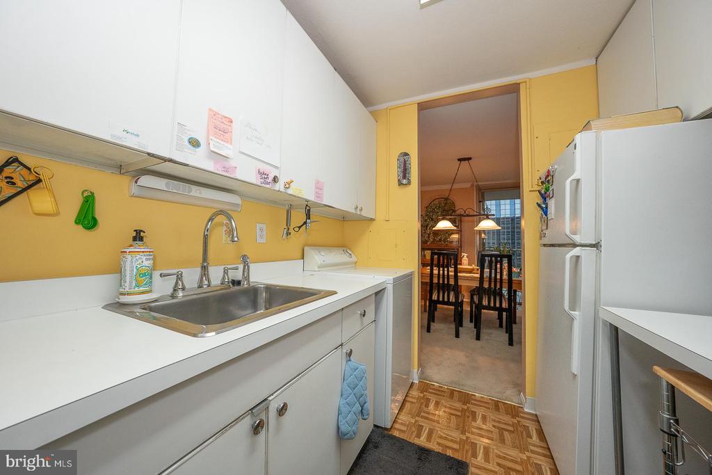 1919 CHESTNUT STREET Unit: 2203