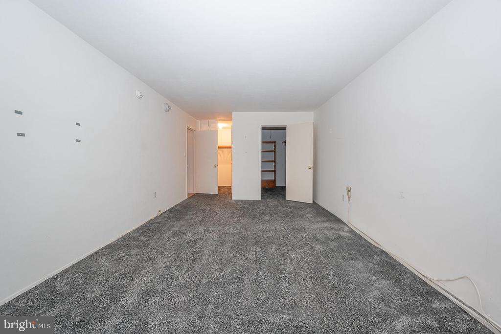 1919 CHESTNUT STREET Unit: 604