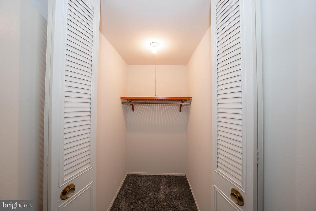 1919 CHESTNUT STREET Unit: 604
