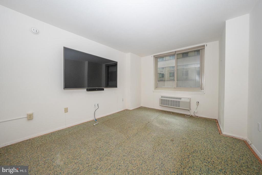 1919 CHESTNUT STREET Unit: 604