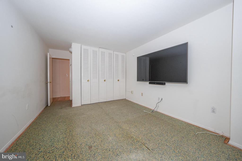 1919 CHESTNUT STREET Unit: 604