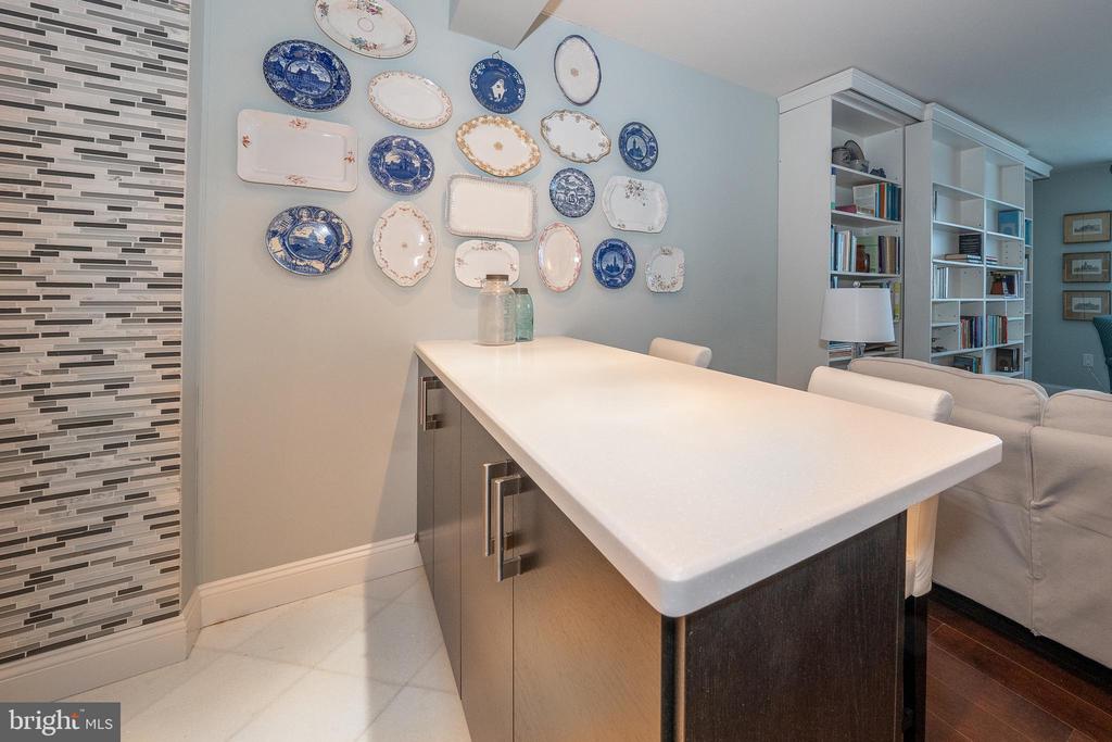 1919 CHESTNUT STREET Unit: 2423