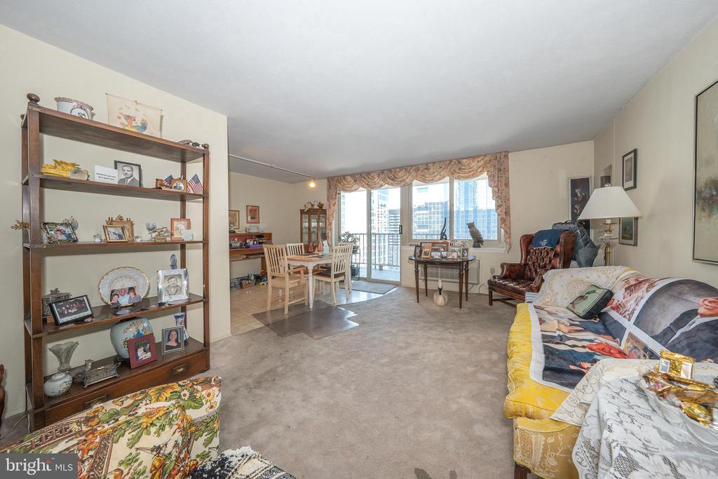 1919 CHESTNUT STREET Unit: 2405
