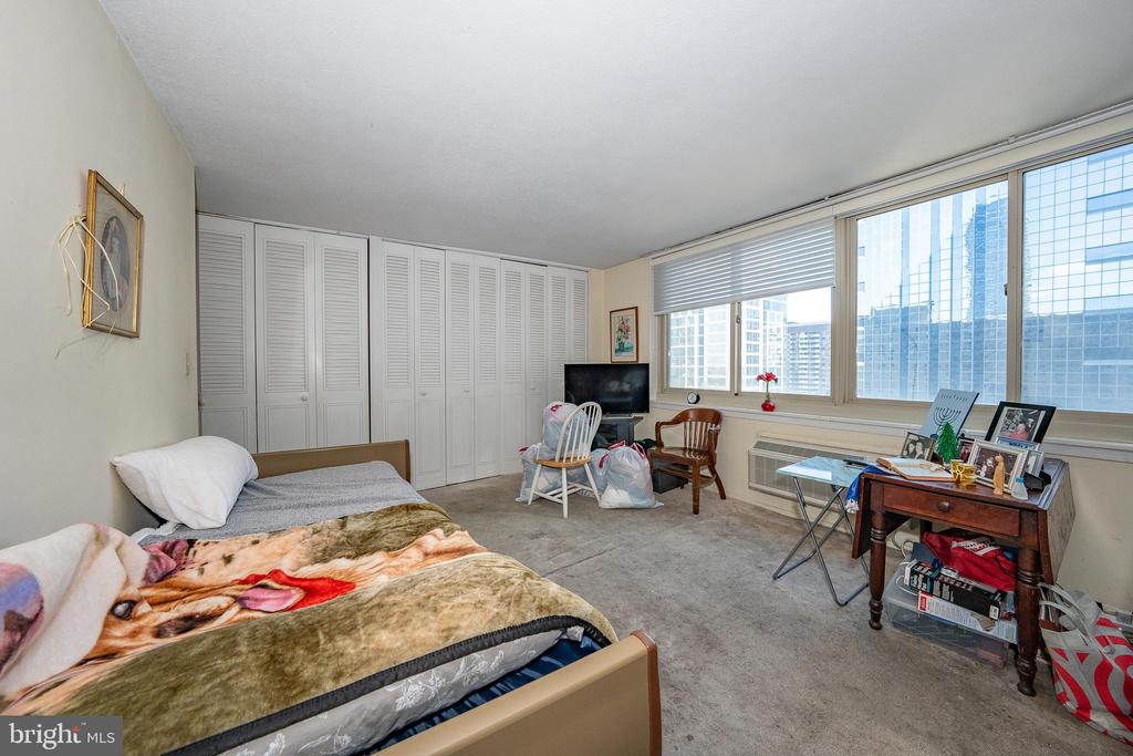 1919 CHESTNUT STREET Unit: 2405