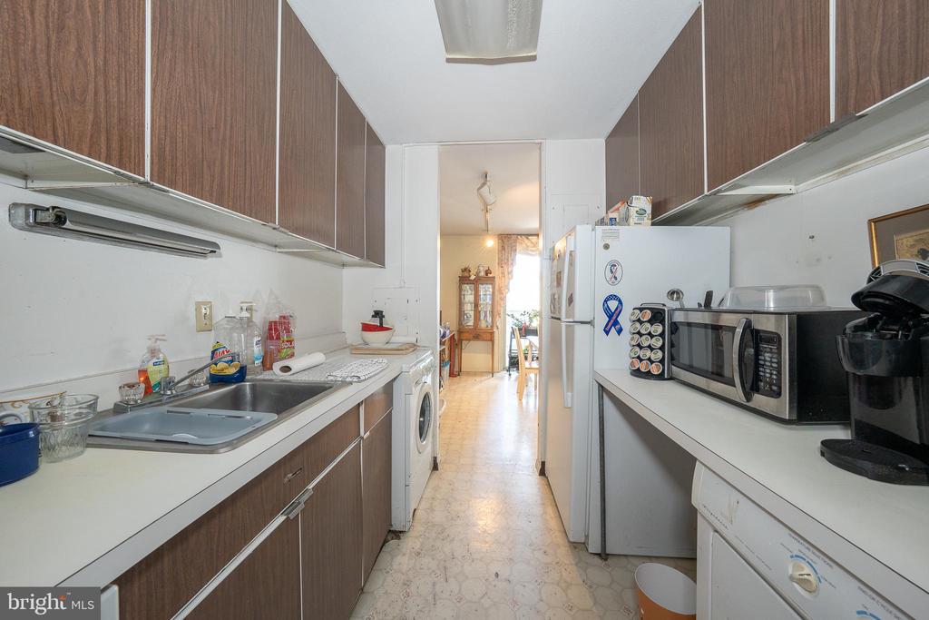 1919 CHESTNUT STREET Unit: 2405